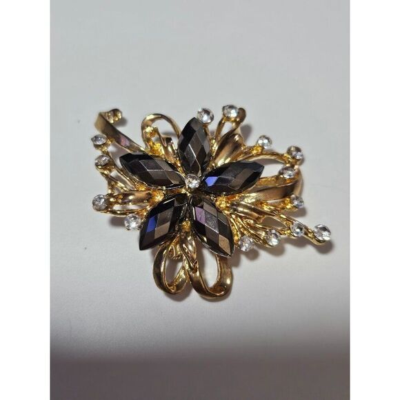 **Sale** Gold tone rhinestone flower brooch - Picture 9 of 9